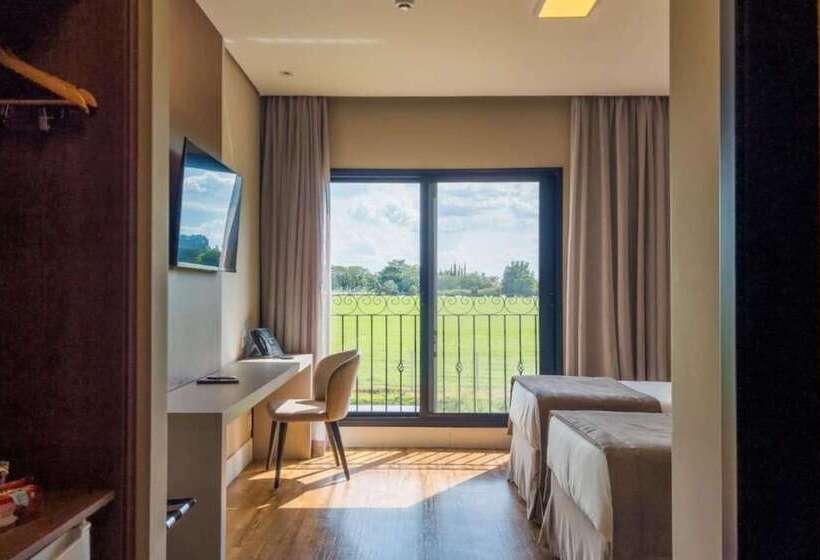 Hotel Royal Tulip Holambra