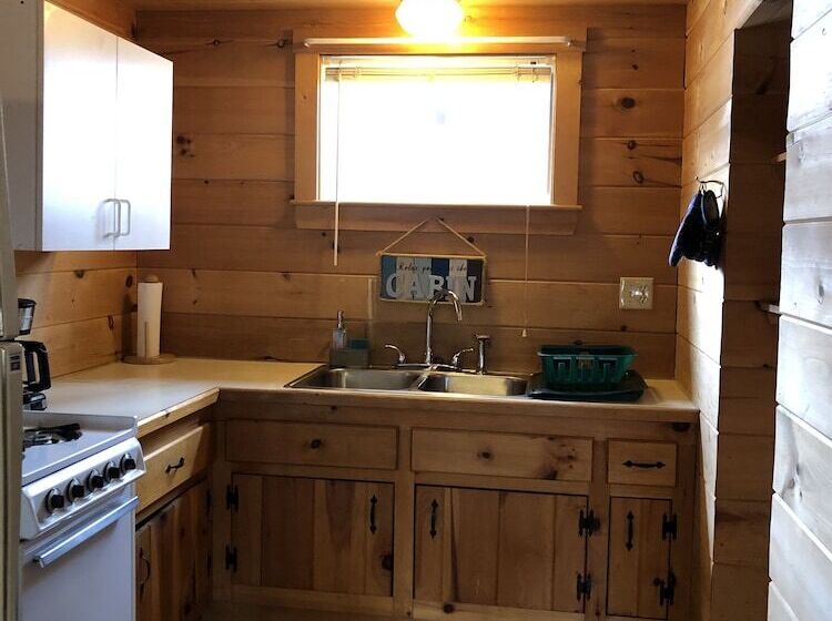 Kennebec Riverside Cabins