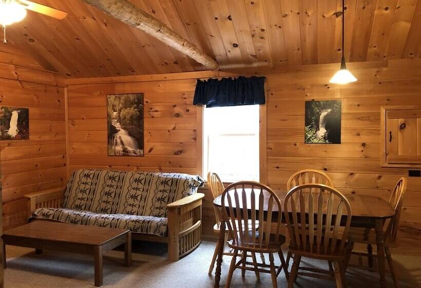 Kennebec Riverside Cabins