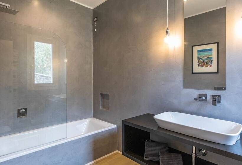 Luxury Apartment In Modern Villa Unit 1