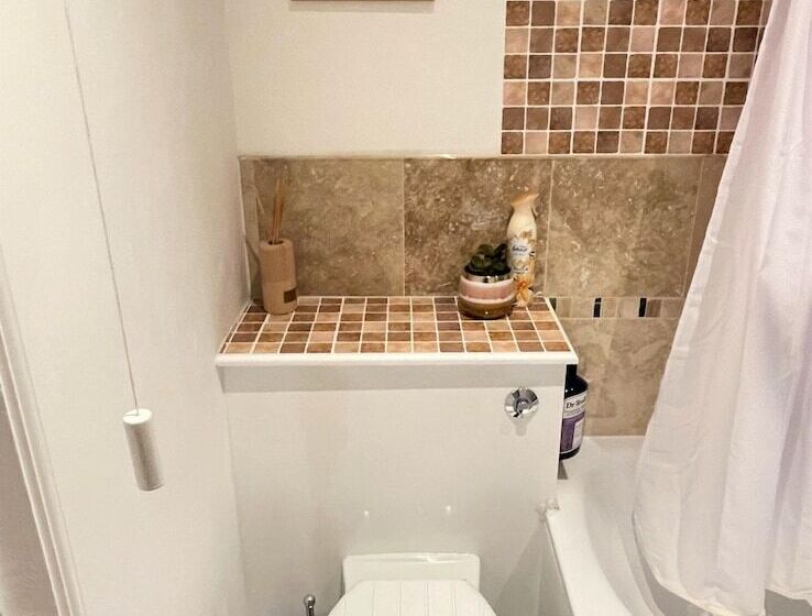 Peaceful Cottage For Two In Horsham