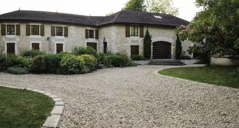 Majatalo Moulin Du Fontcourt