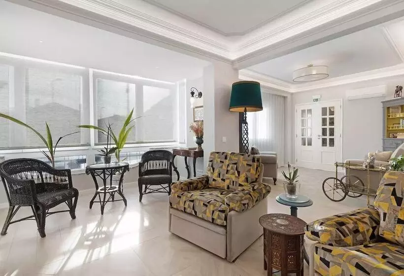 Residenssi Impeccable 4 Bed House In São Domingos De Rana