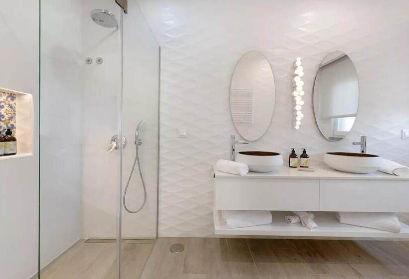 Szálló Impeccable 4 Bed House In São Domingos De Rana