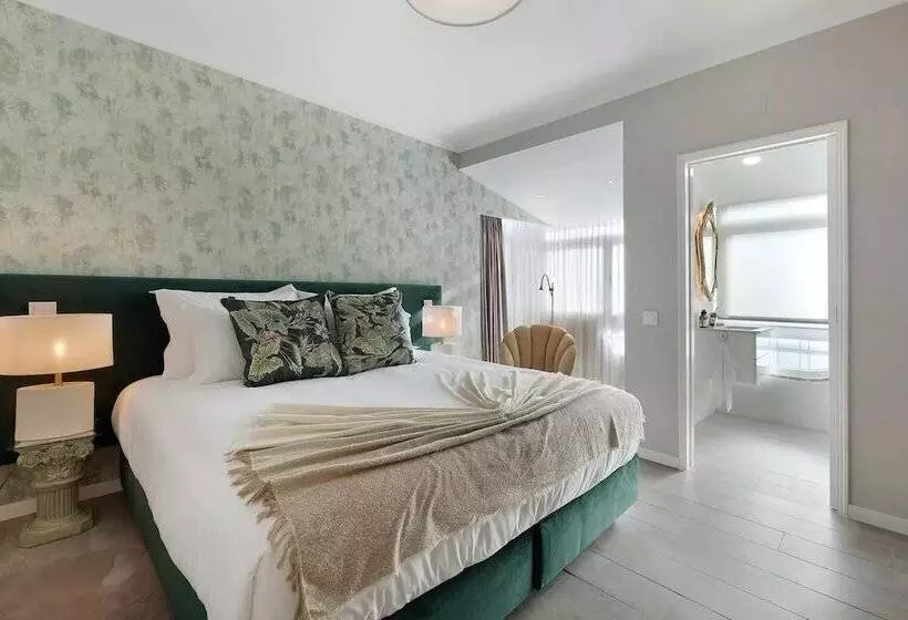 Residenssi Impeccable 4 Bed House In São Domingos De Rana