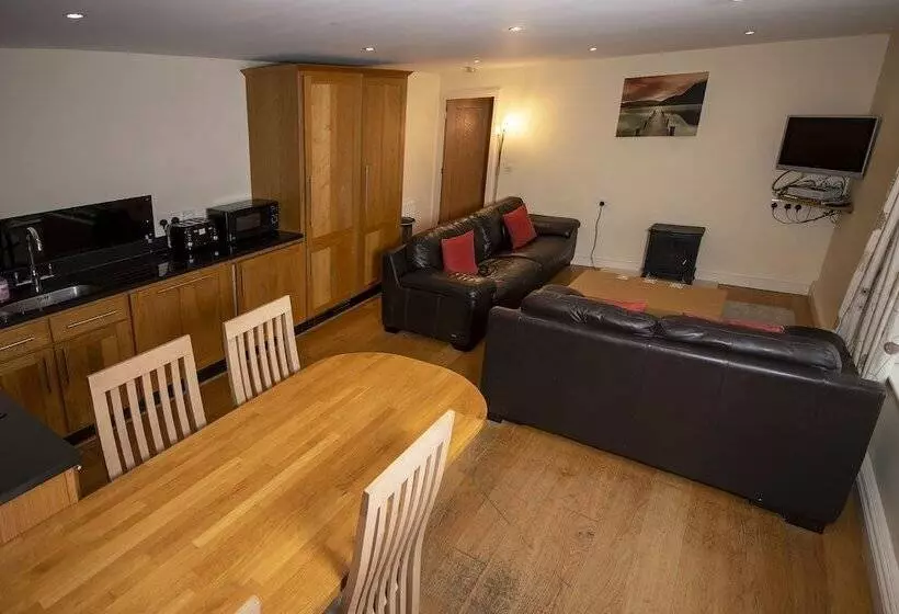 Shieling Cottage At Lovelady Shield