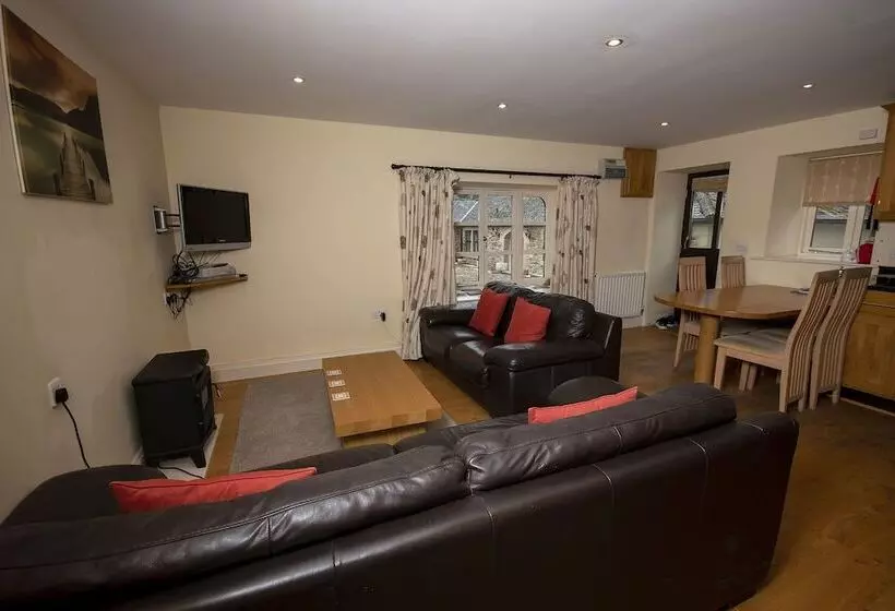 Shieling Cottage At Lovelady Shield