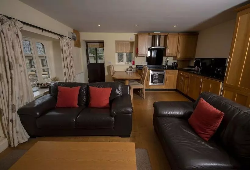 Shieling Cottage At Lovelady Shield