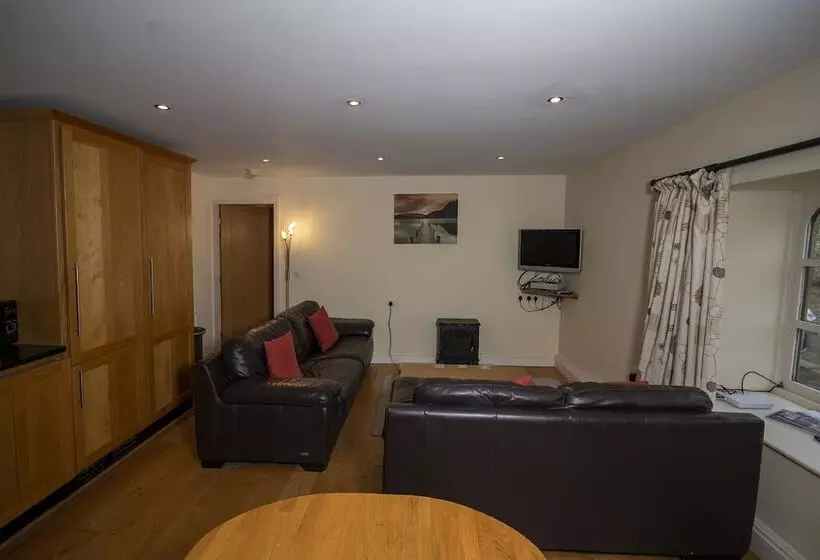 Shieling Cottage At Lovelady Shield