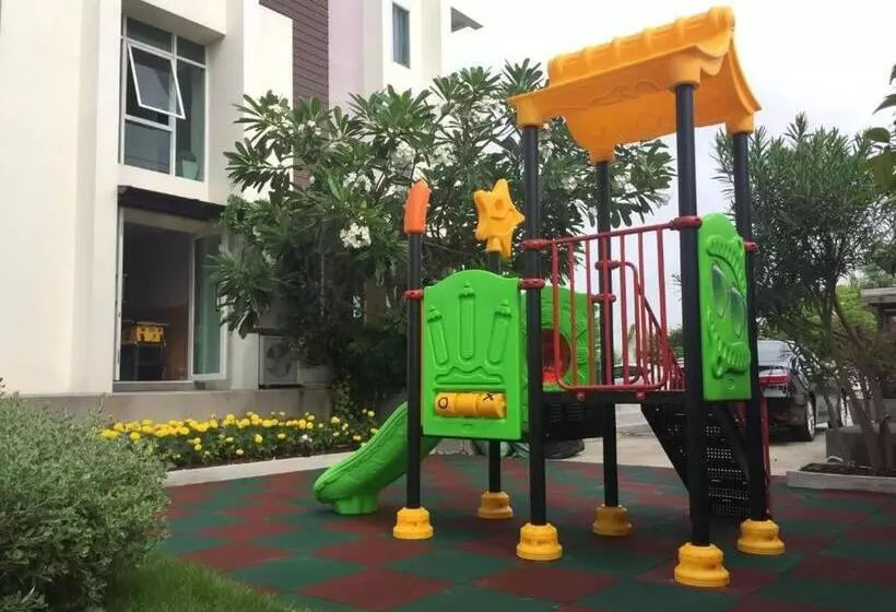 Hotelli Home Place  Lopburi