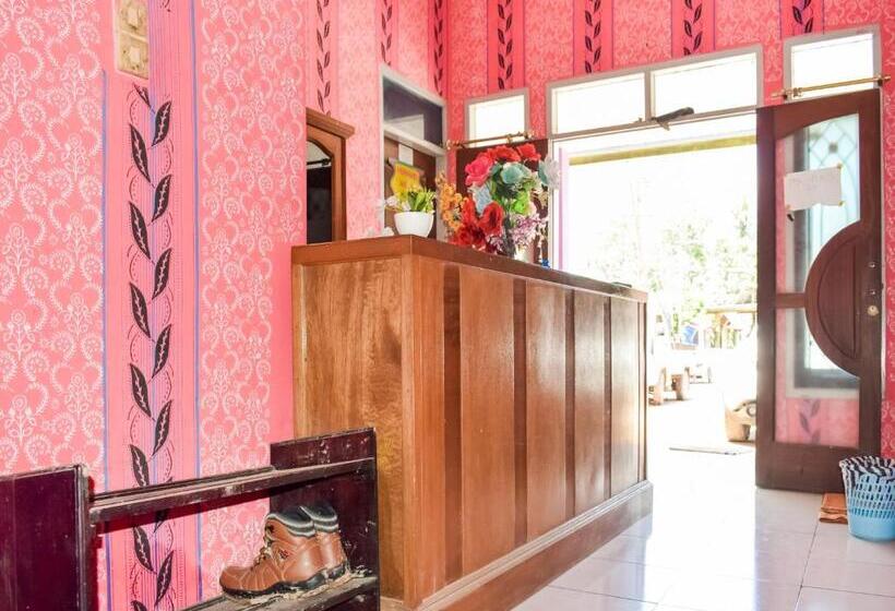 בית מלון כפרי Penginapan Widodo By Oyo