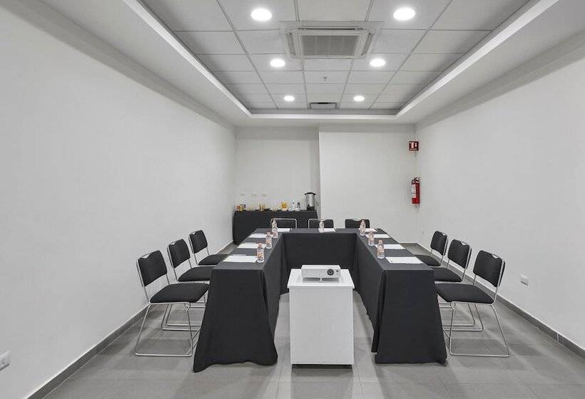 בית מלון כפרי City Express Junior By Marriott Aguascalientes Centro