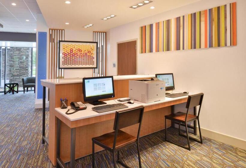 فندق Holiday Inn Express & Suites Omaha Airport, An Ihg