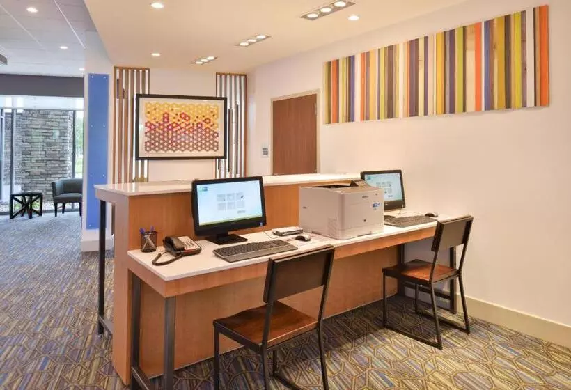 Hotelli Holiday Inn Express & Suites Omaha Airport, An Ihg