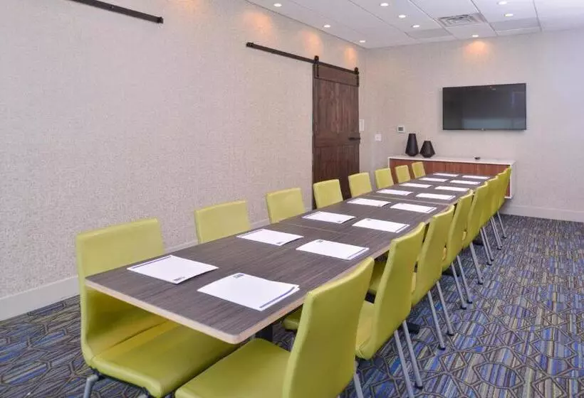 Hotelli Holiday Inn Express & Suites Omaha Airport, An Ihg