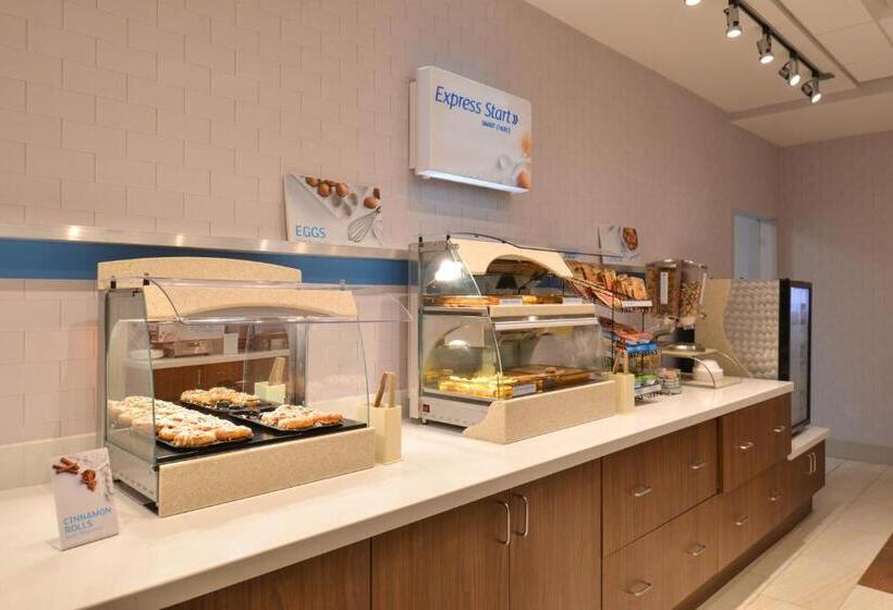 فندق Holiday Inn Express & Suites Omaha Airport, An Ihg