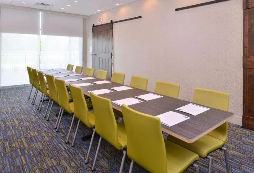 Hotelli Holiday Inn Express & Suites Omaha Airport, An Ihg