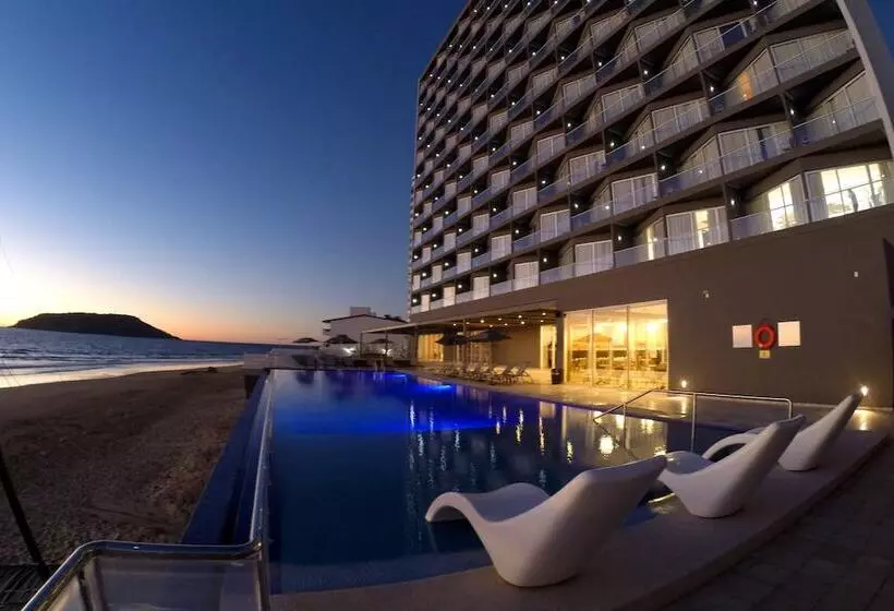 هتل Holiday Inn Resort Mazatlan By Ihg