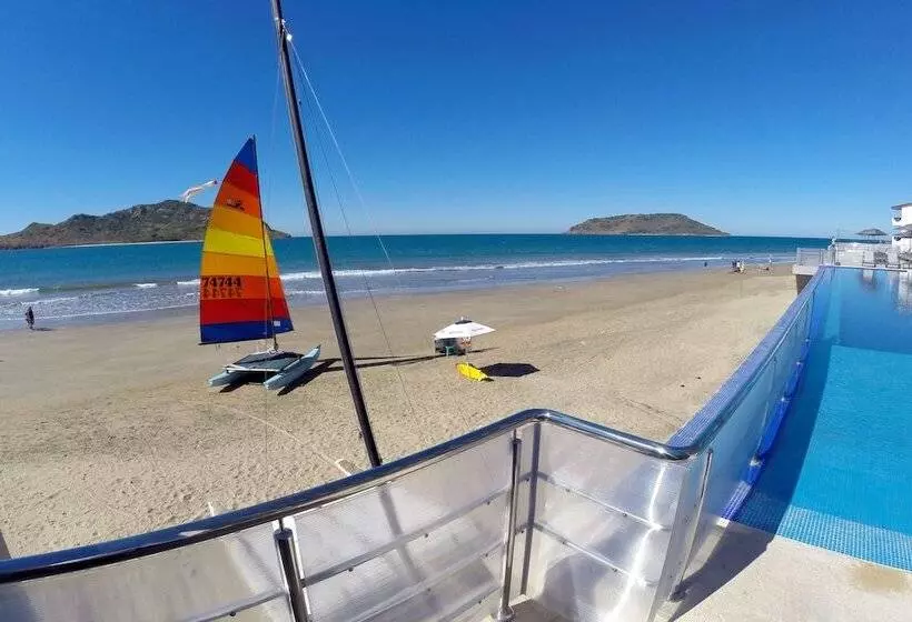 هتل Holiday Inn Resort Mazatlan By Ihg