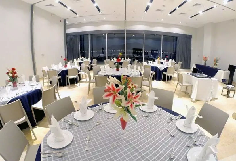 هتل Holiday Inn Resort Mazatlan By Ihg