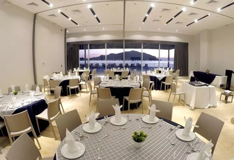 هتل Holiday Inn Resort Mazatlan By Ihg