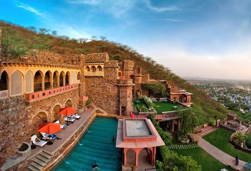 ホテル Neemrana Fortpalace