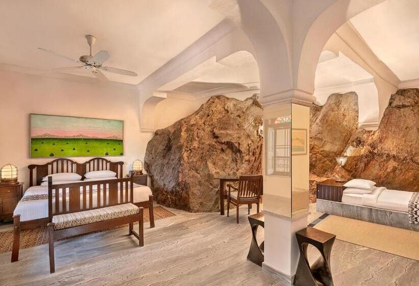 ホテル Neemrana Fortpalace