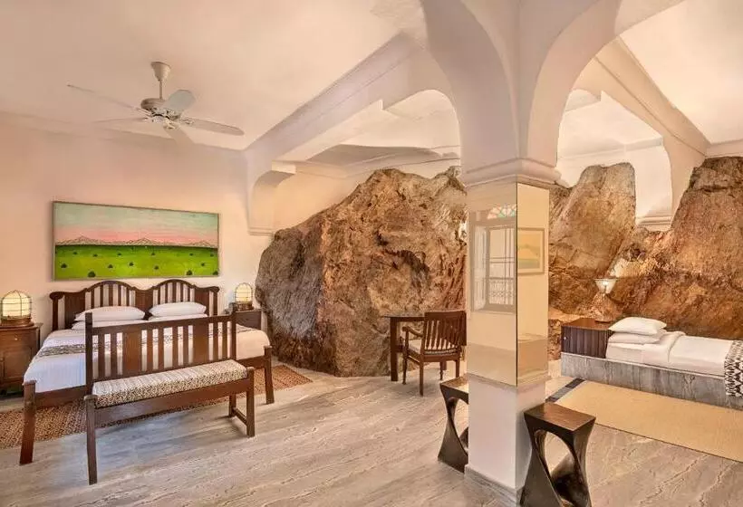 Hotelli Neemrana Fortpalace
