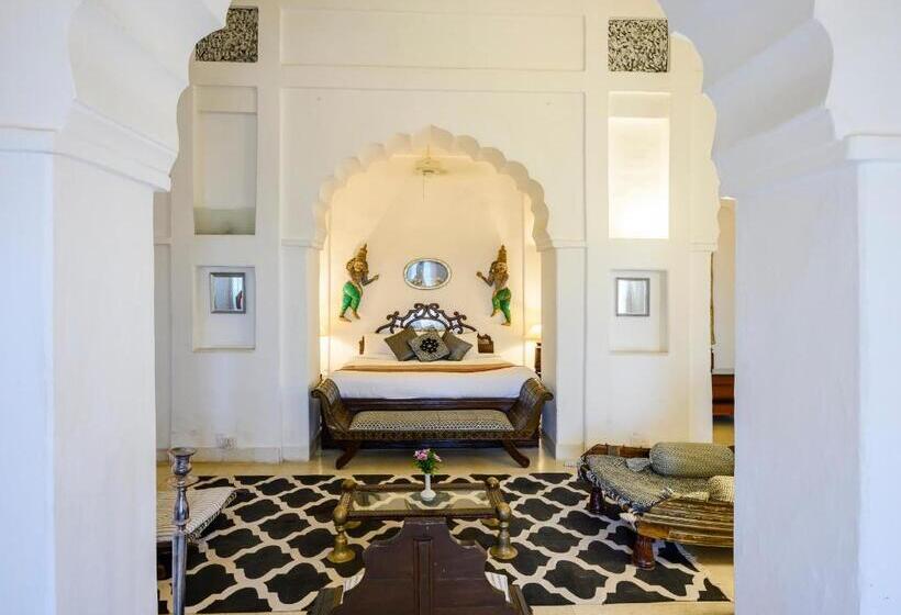 ホテル Neemrana Fortpalace