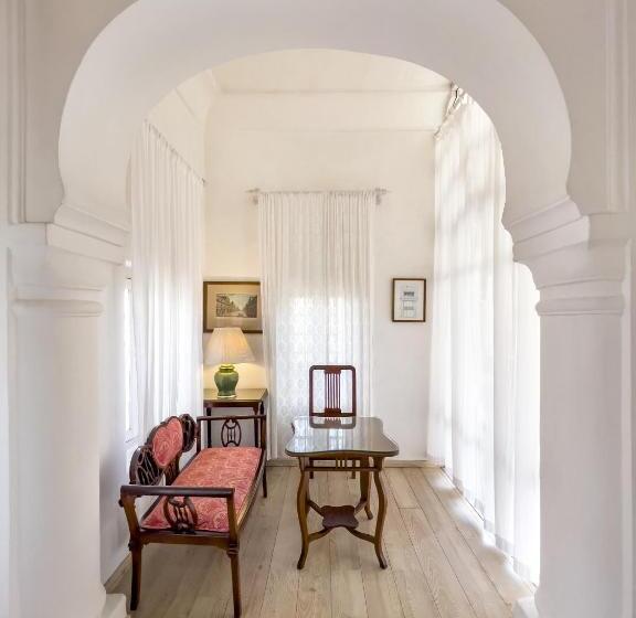 ホテル Neemrana Fortpalace