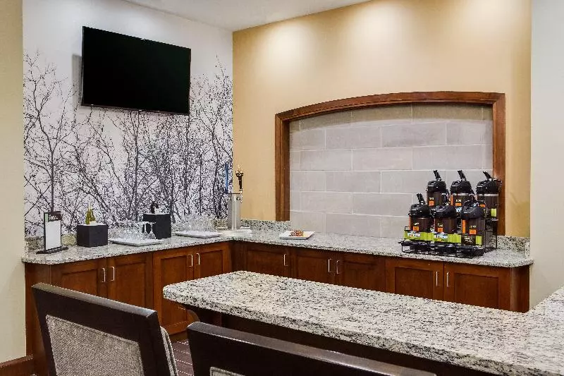 ホテル Staybridge Suites Des Moines Downtown, An Ihg