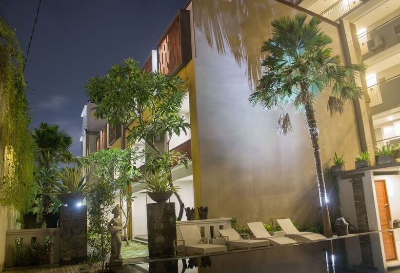 בית מלון כפרי Transera Kamini Legian