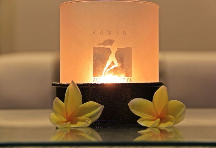 בית מלון כפרי Transera Kamini Legian