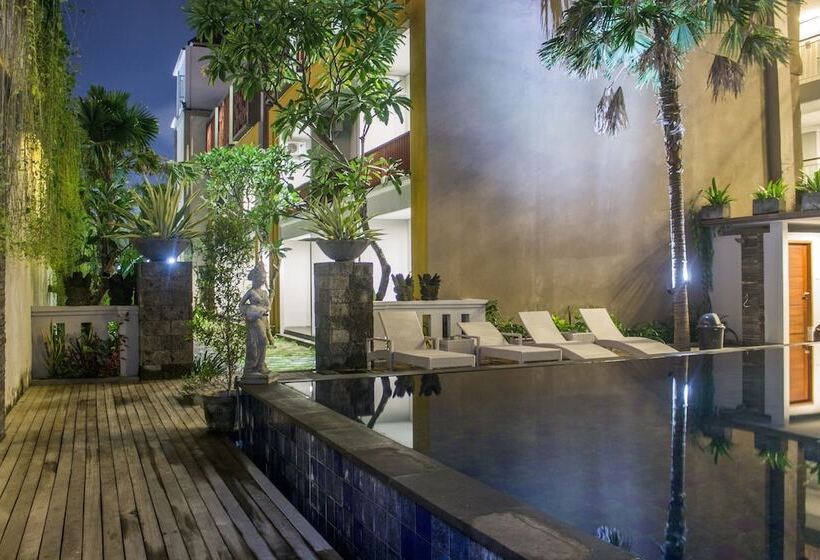 בית מלון כפרי Transera Kamini Legian