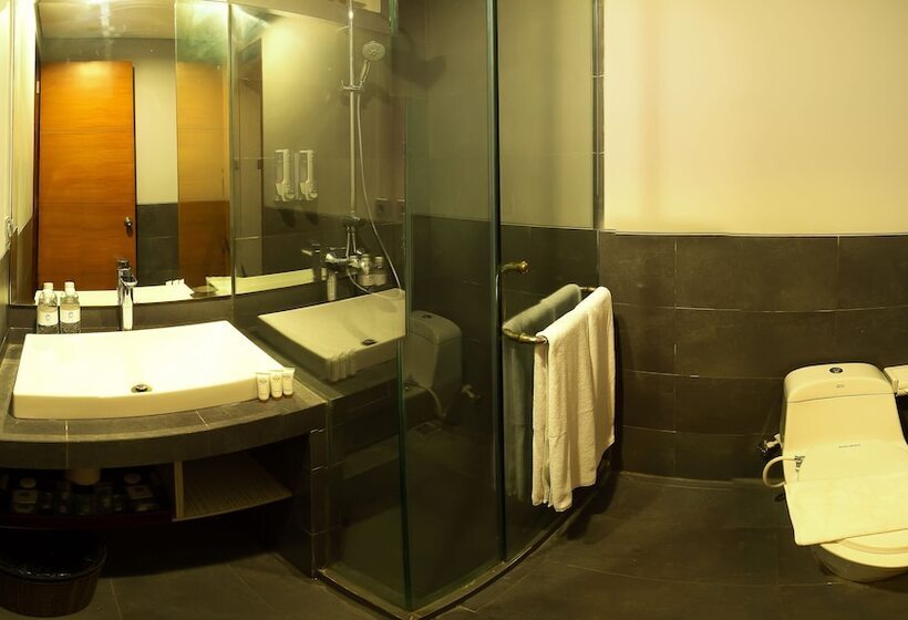 בית מלון כפרי Transera Kamini Legian