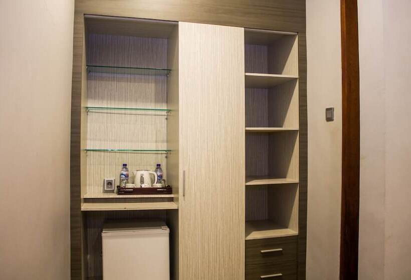 בית מלון כפרי Transera Kamini Legian