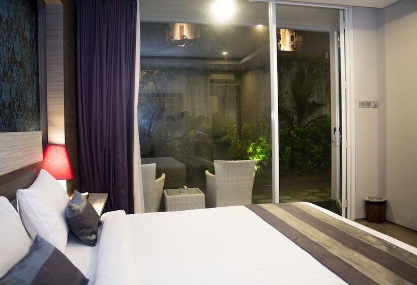 בית מלון כפרי Transera Kamini Legian