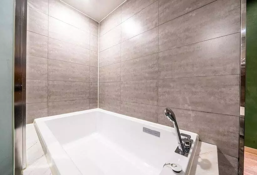 Suwon Hotel Lowa