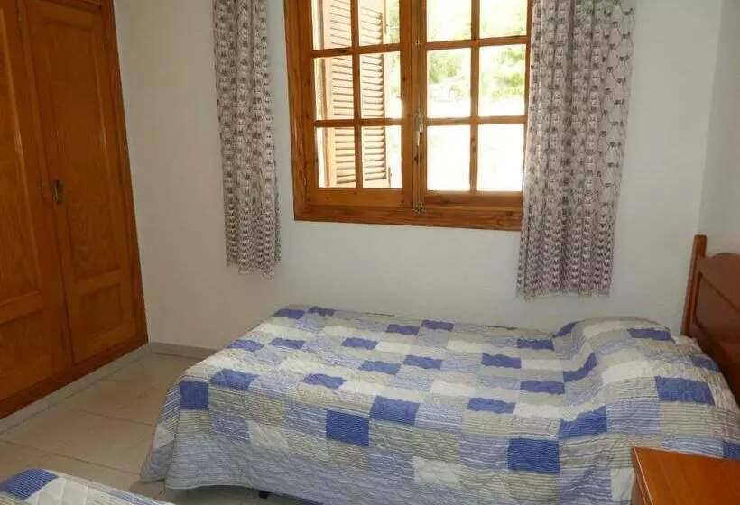 Apartamentos La Cova 3000