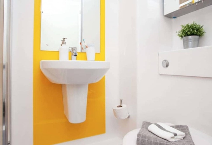 Charming Rooms, Coventry    Hostel