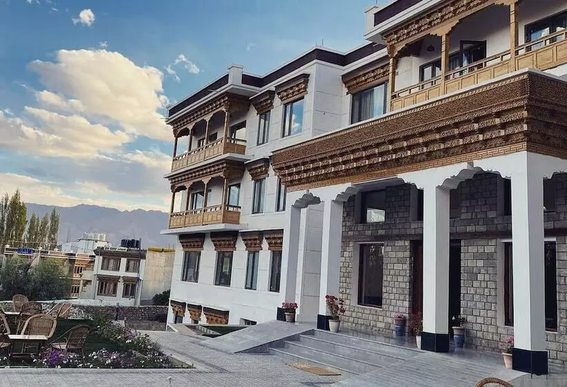 Hotelli Fox Guest House Ladakh By Lexstays