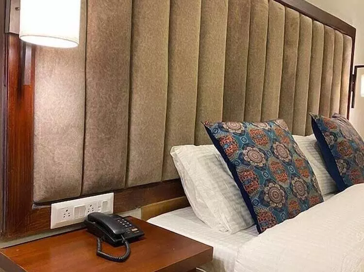 Hotelli Fox Guest House Ladakh By Lexstays