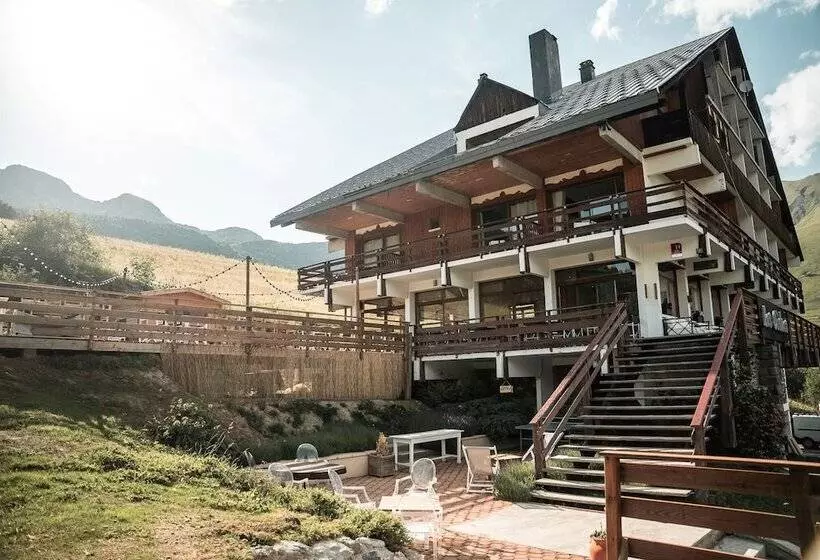 ホテル Les Cèdres  Hôtel  Restaurant  Spa