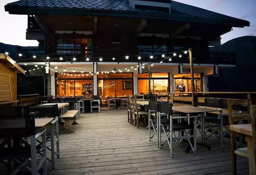 ホテル Les Cèdres  Hôtel  Restaurant  Spa