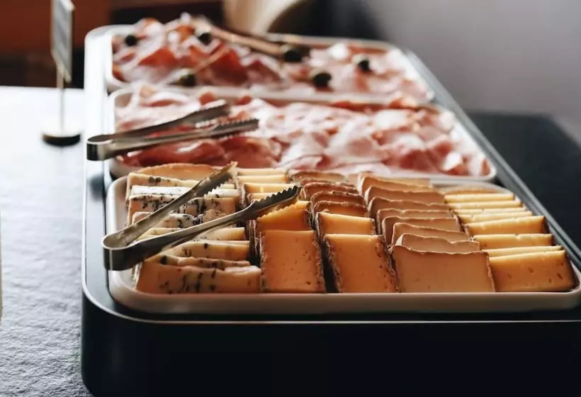 ホテル Les Cèdres  Hôtel  Restaurant  Spa