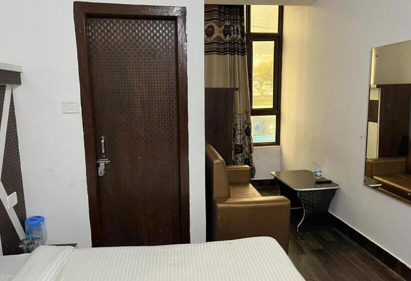 בית מלון כפרי Daya Paradise, Katra