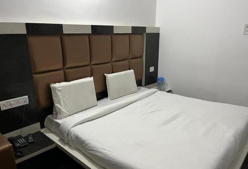 בית מלון כפרי Daya Paradise, Katra