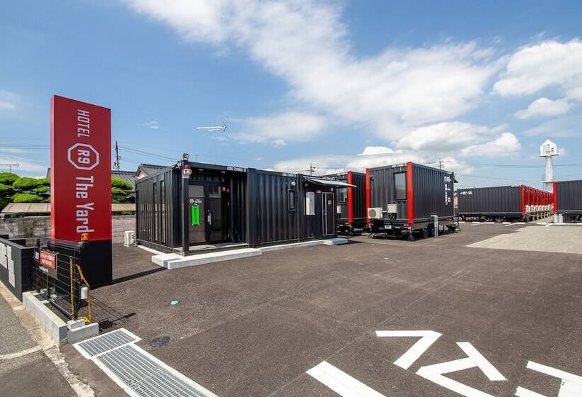 Hotel R9 The Yard Ube