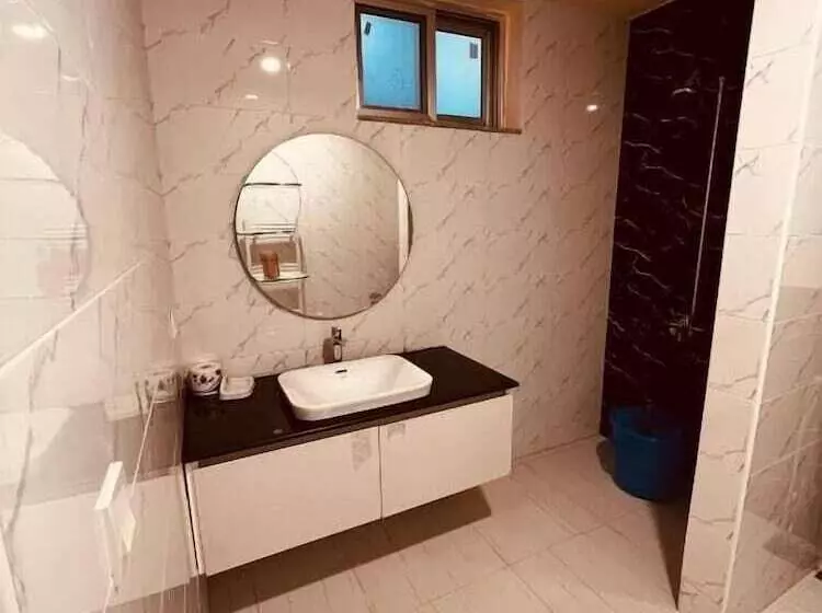Reina Boutique Hotel   Murree
