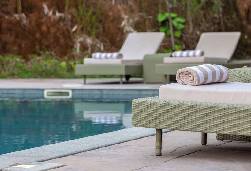 Resort Amara Ayurveda Retreat